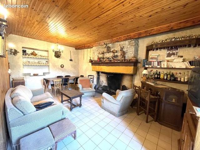Maison 6 pièces 270 m²