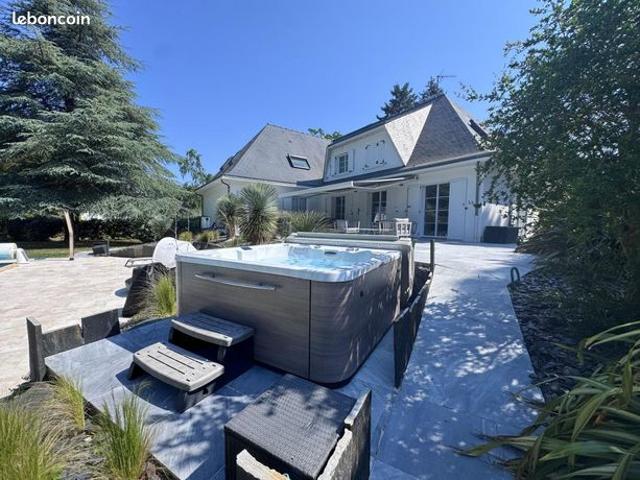 Maison 6 pièces 270 m²