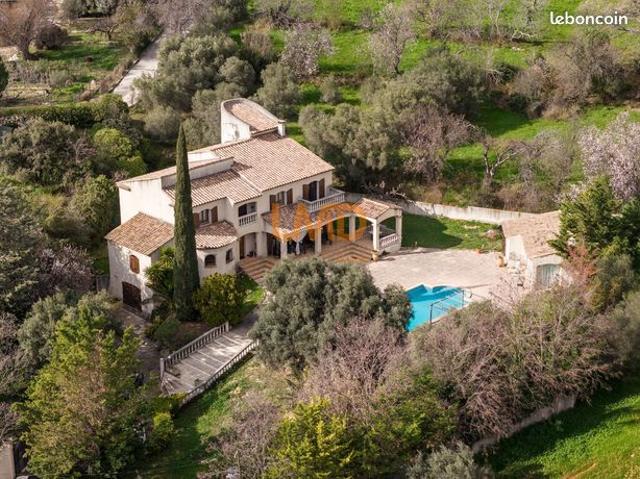 Maison 6 pièces 270 m²