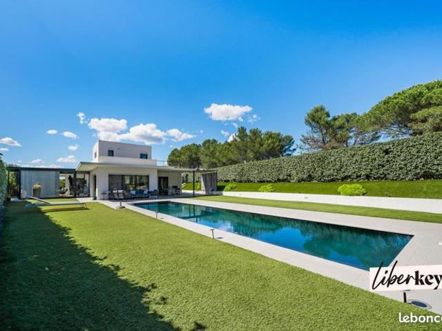 Maison 6 pièces 270 m²