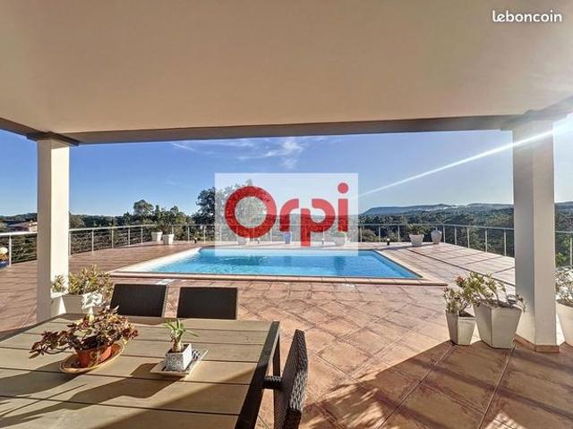 Maison 6 pièces 270 m²