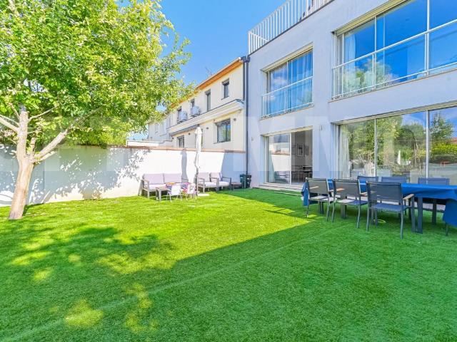 Maison 6 pièces 271 m²