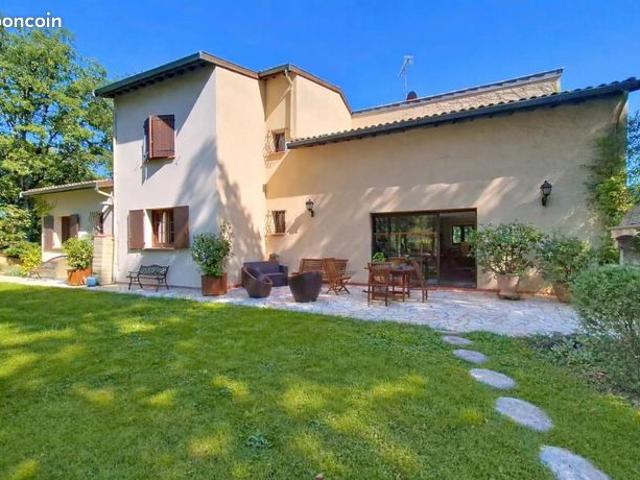 Maison 6 pièces 272 m²