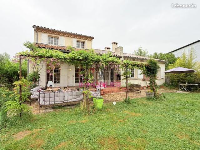 Maison 6 pièces 273 m²