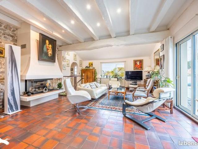 Maison 6 pièces 284 m²