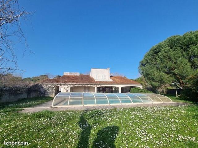 Maison 6 pièces 285 m²