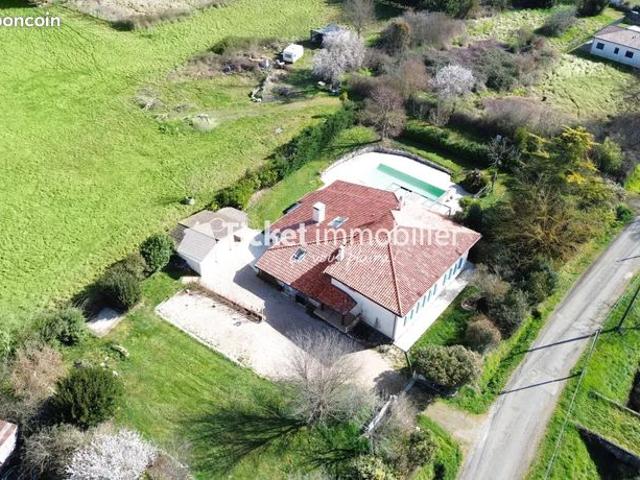 Maison 6 pièces 288 m²