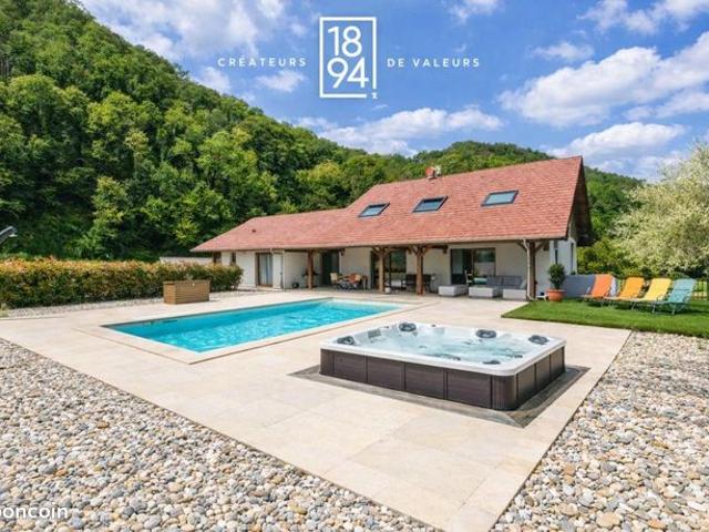 Maison 6 pièces 289 m²