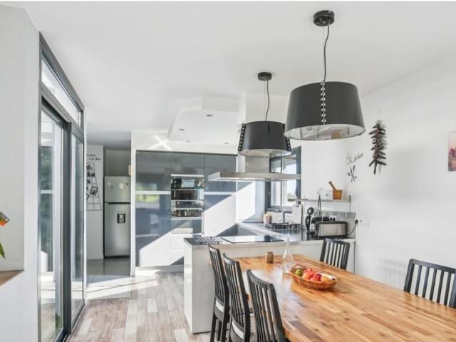 Maison 6 pièces, 289 m² à louer à Bassens 33530