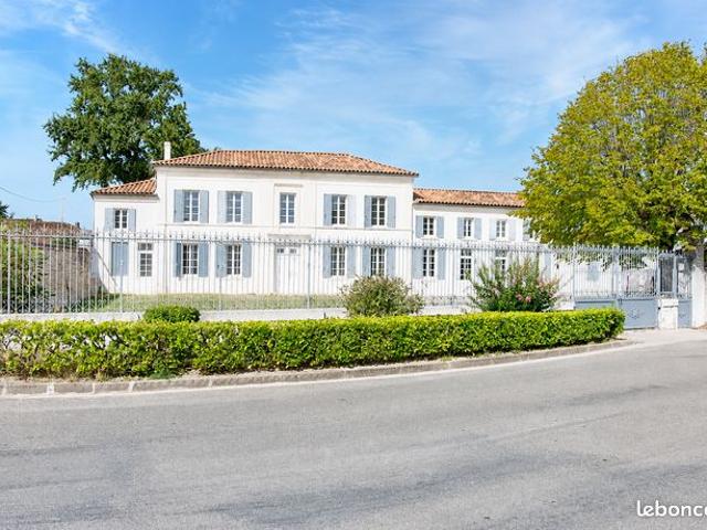 Maison 6 pièces 280 m²