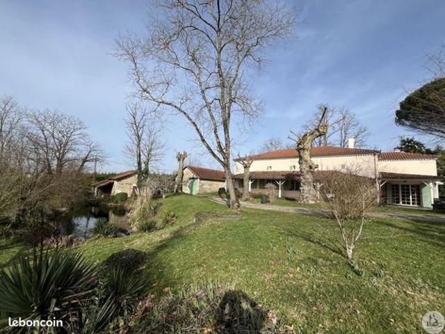 Maison 6 pièces 280 m²