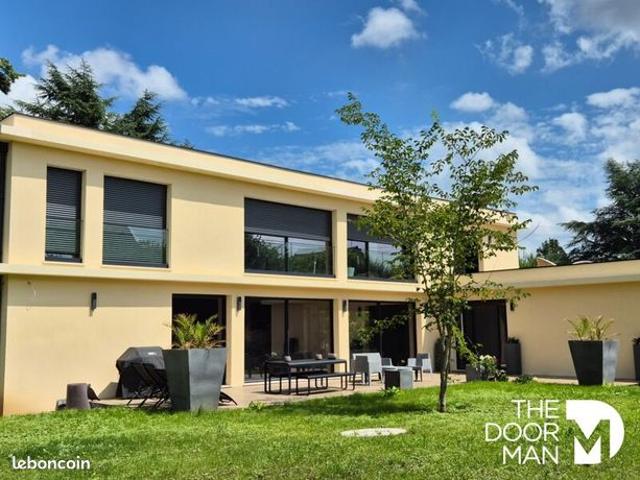 Maison 6 pièces 281 m²