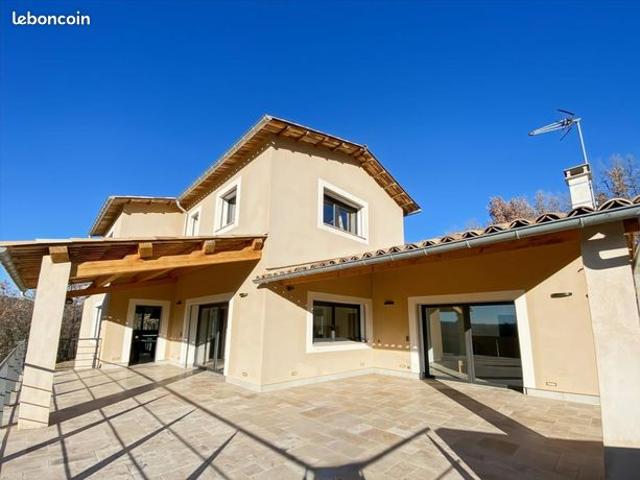 Maison 6 pièces 281 m²