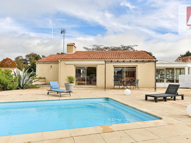 Maison 6 pièces 281 m²