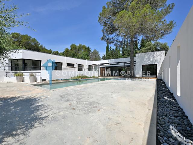 Maison 6 pièces 297 m²