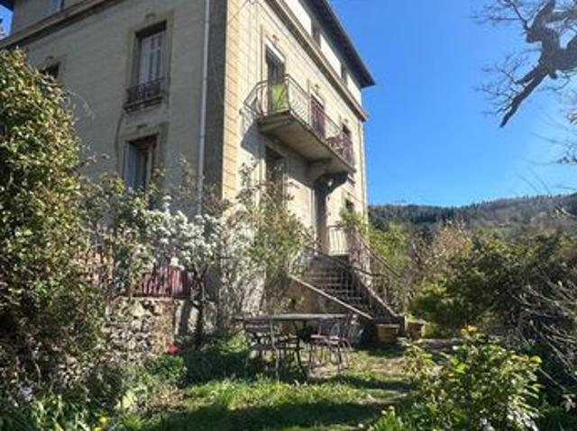 Maison 6 pièces 298 m²