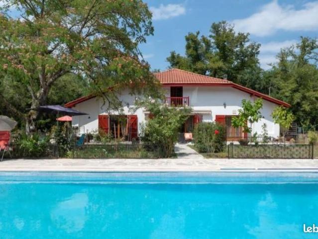 Maison 6 pièces 290 m²