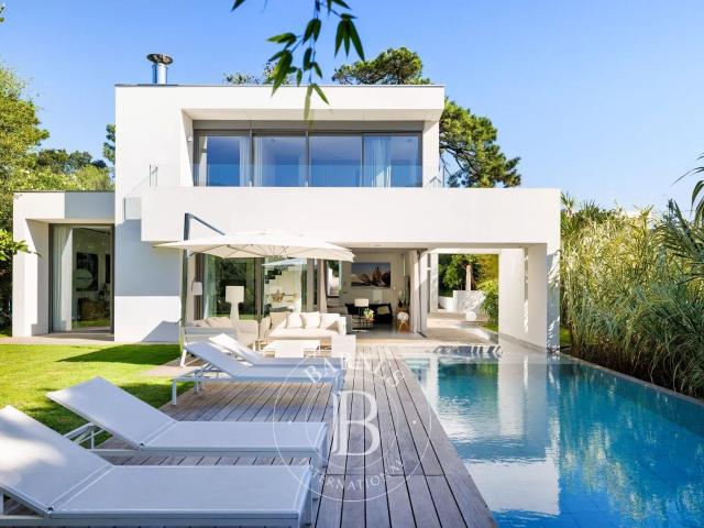 Maison 6 pièces 290 m²