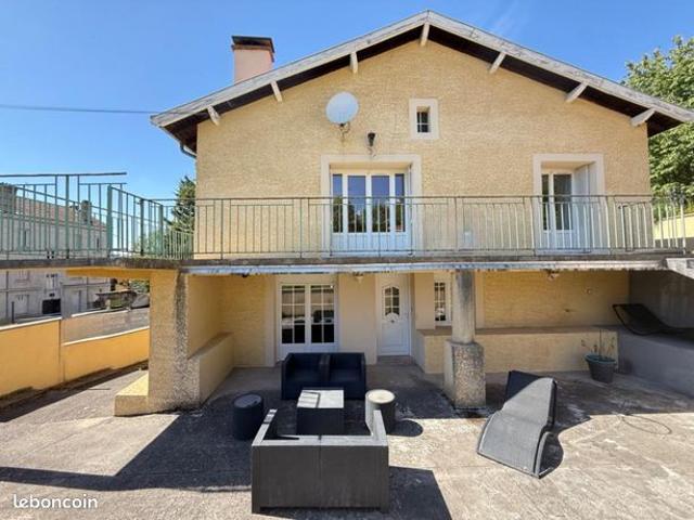 Maison 6 pièces 2 115 m²