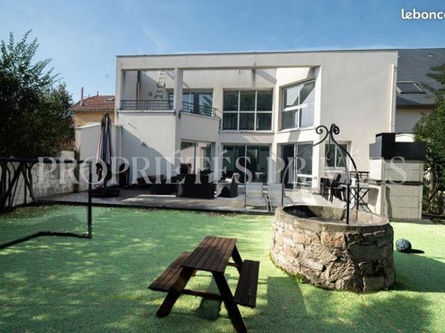 Maison 6 pièces 309 m²