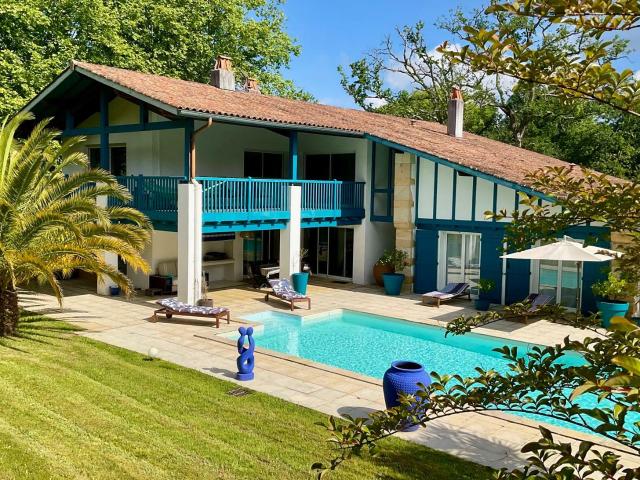 Maison 6 pièces 300 m²
