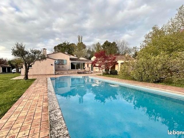 Maison 6 pièces 300 m²