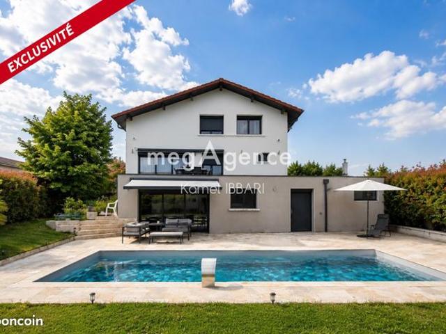 Maison 6 pièces 300 m²