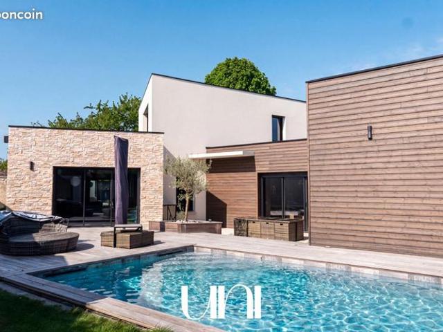 Maison 6 pièces 300 m²