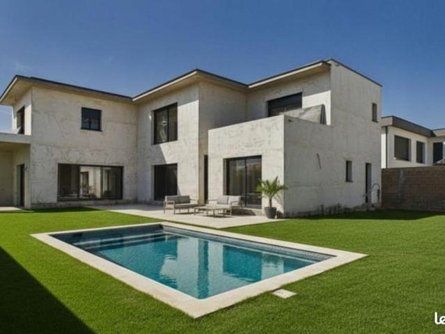 Maison 6 pièces 300 m²