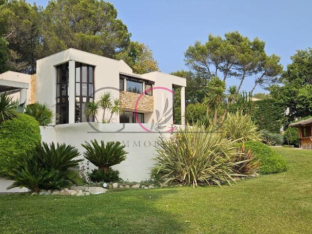 Maison 6 pièces 300 m²