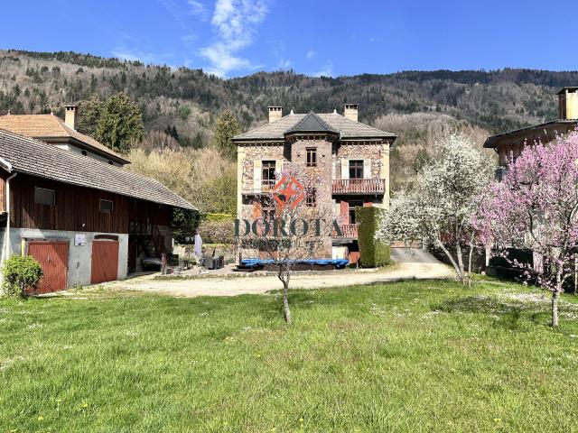 Maison 6 pièces 300 m²