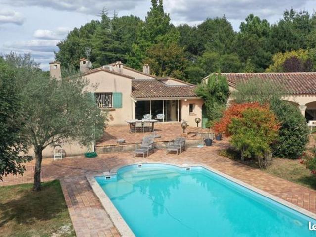 Maison 6 pièces 300 m²