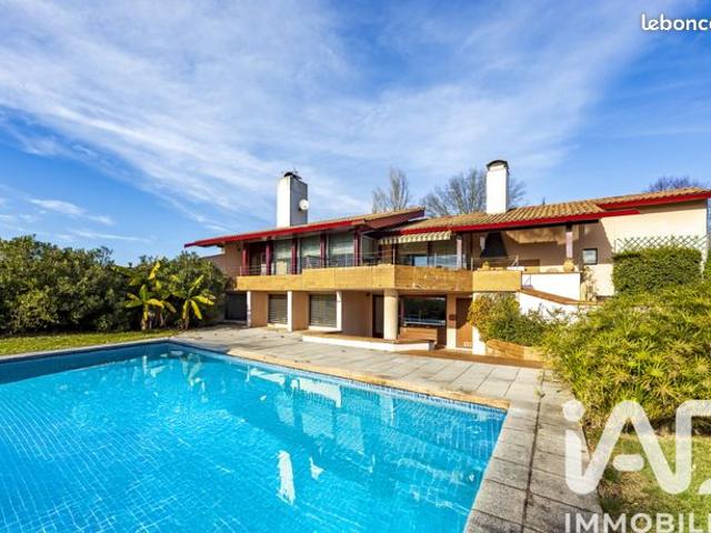 Maison 6 pièces 300 m²