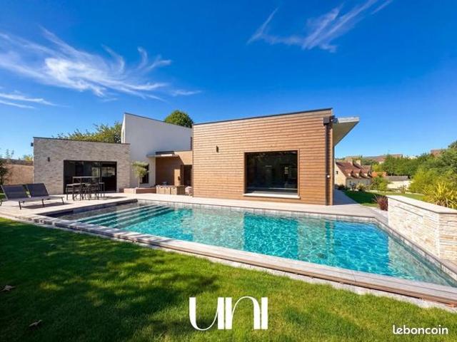 Maison 6 pièces 300 m²