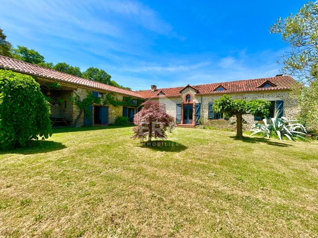 Maison 6 pièces 300 m²