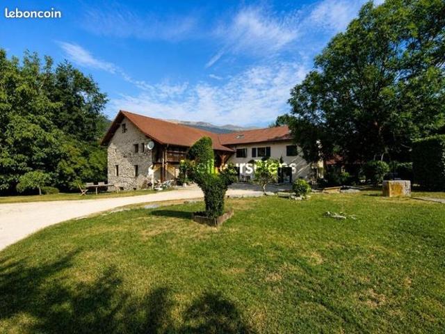 Maison 6 pièces 300 m²