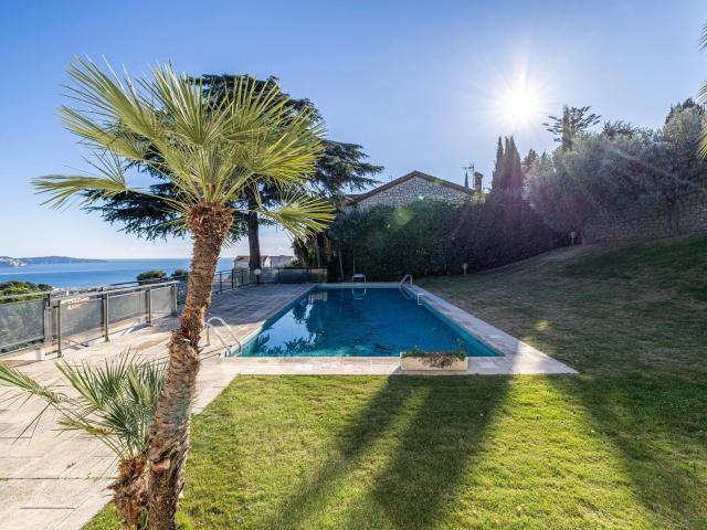 Maison 6 pièces 301 m²