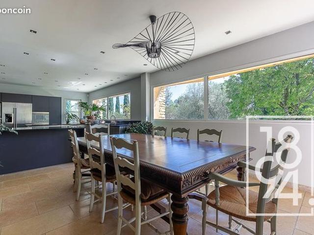 Maison 6 pièces 301 m²