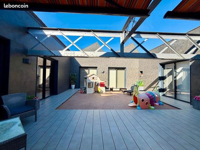 Maison 6 pièces 302 m²