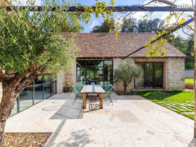 Maison 6 pièces 303 m²