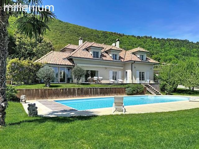 Maison 6 pièces 314 m²