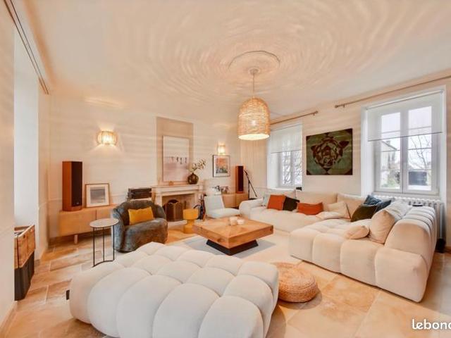 Maison 6 pièces 314 m²