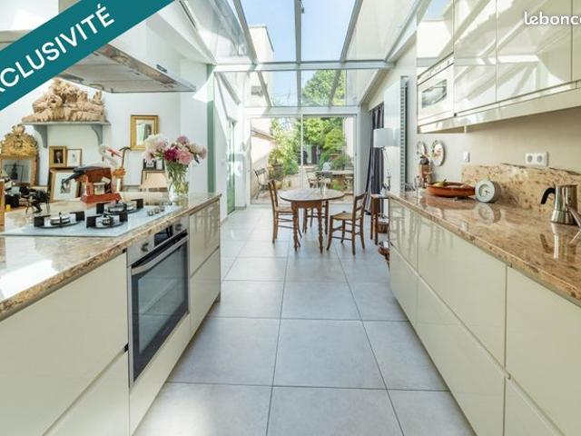 Maison 6 pièces 316 m²