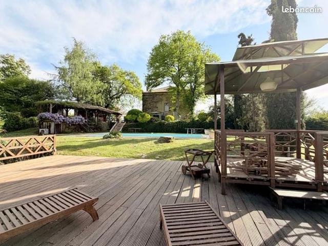Maison 6 pièces 316 m²