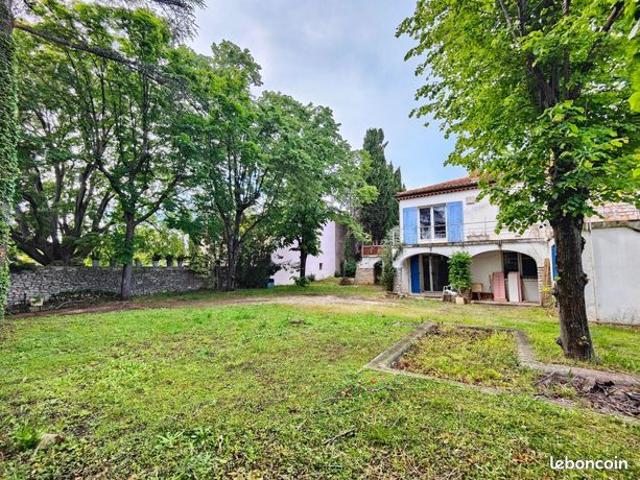 Maison 6 pièces 317 m²