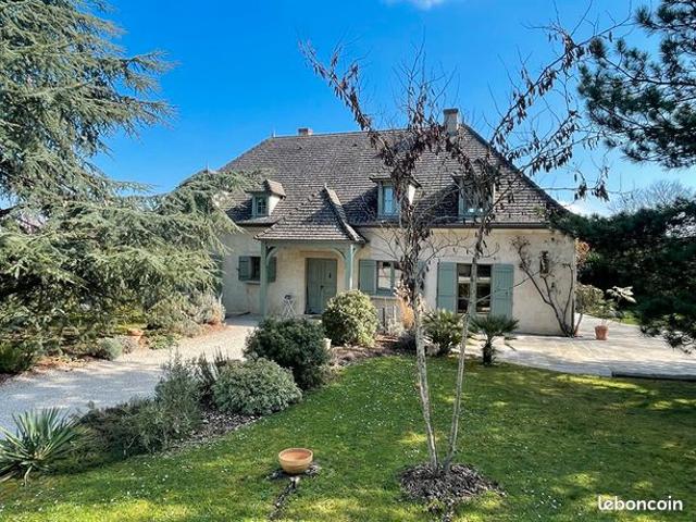 Maison 6 pièces 318 m²