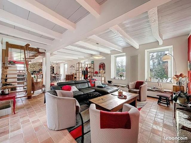 Maison 6 pièces 319 m²