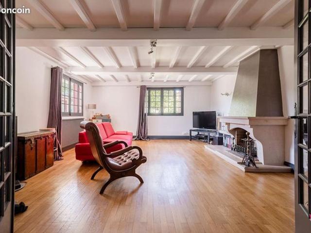 Maison 6 pièces 310 m²