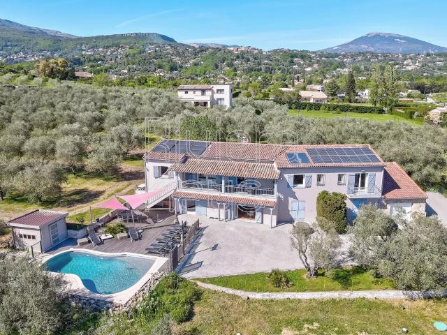 Maison 8 pièces 311 m²