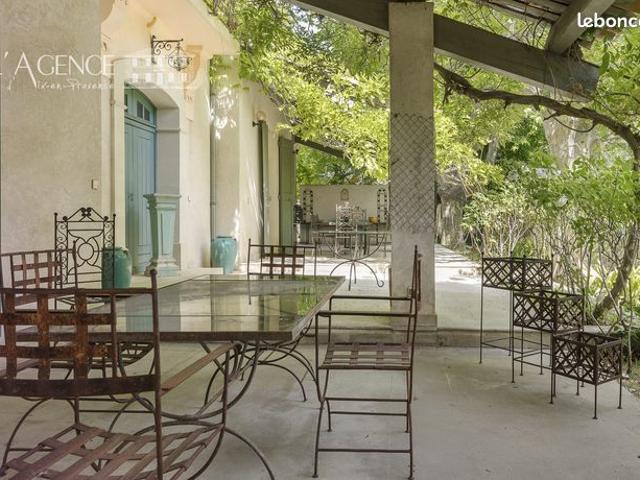 Maison 6 pièces 313 m²